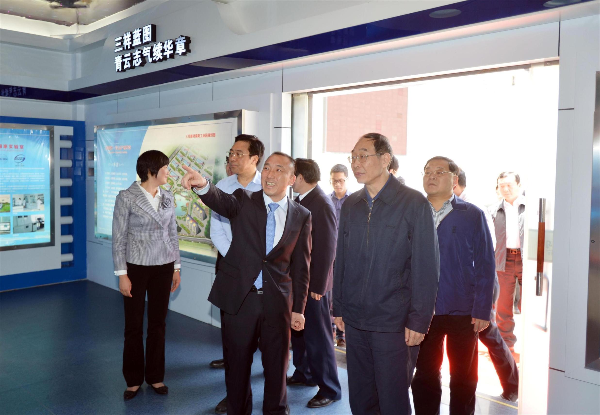 中央书记处书记、中央统战部部长尤权（时任福建省委书记、省人大常委会主任）视察买球的app-33cc2b46-a26f-4171-ad81-c550ce31854b.jpg